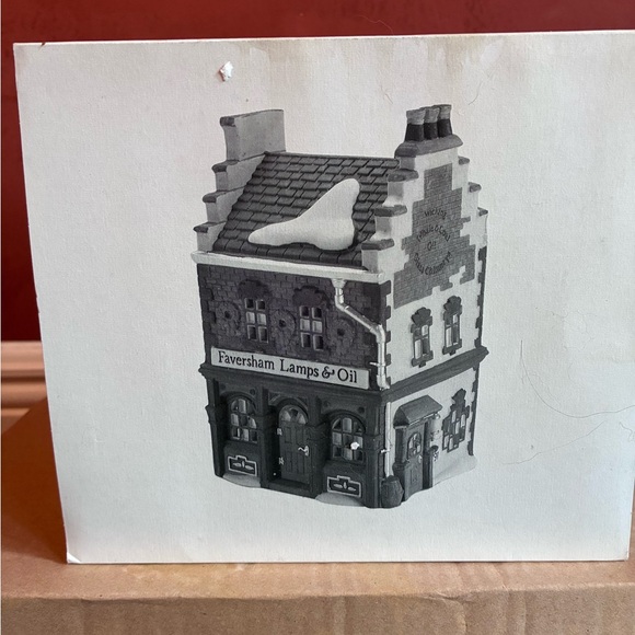 Dept 56 Dickens Village Series “Faversham Lamps & Oils” #5832-7 1995 - Picture 2 of 13